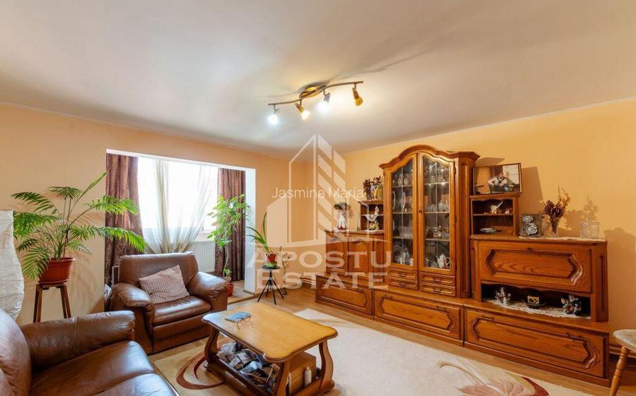 Apartament cu 3 camere, doua bai , centrala termica , dec...