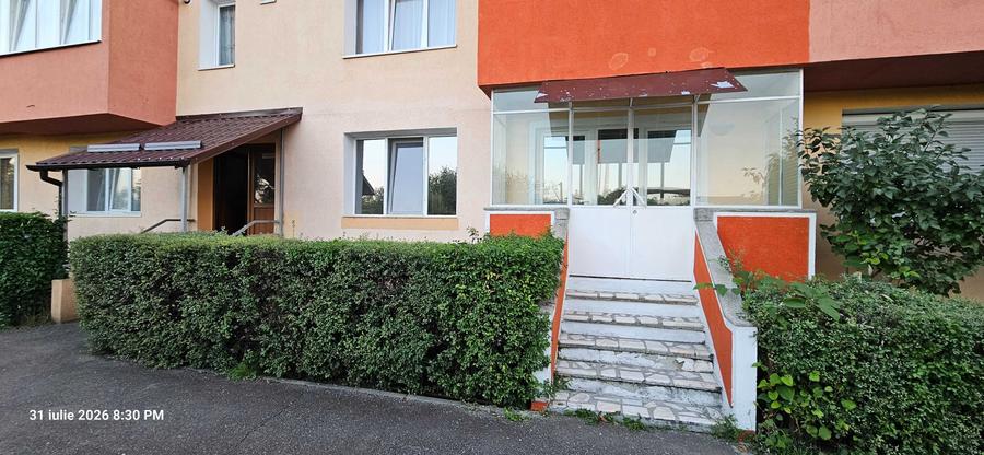 Apartament cu 3 camere decomandat în Craiter