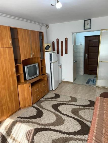 Garsonieră decomandată, mobilată în Iris