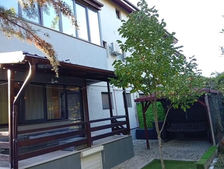 Casă cu 4 camere în Tunari