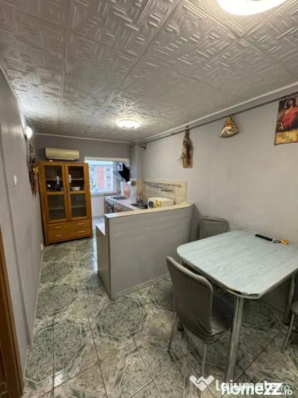Apartament cu 3 camere decomandat în Republicii