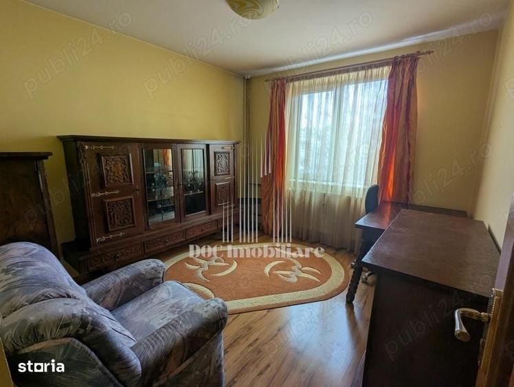Apartament cu 4 camere semidecomandat în Costin Georgian