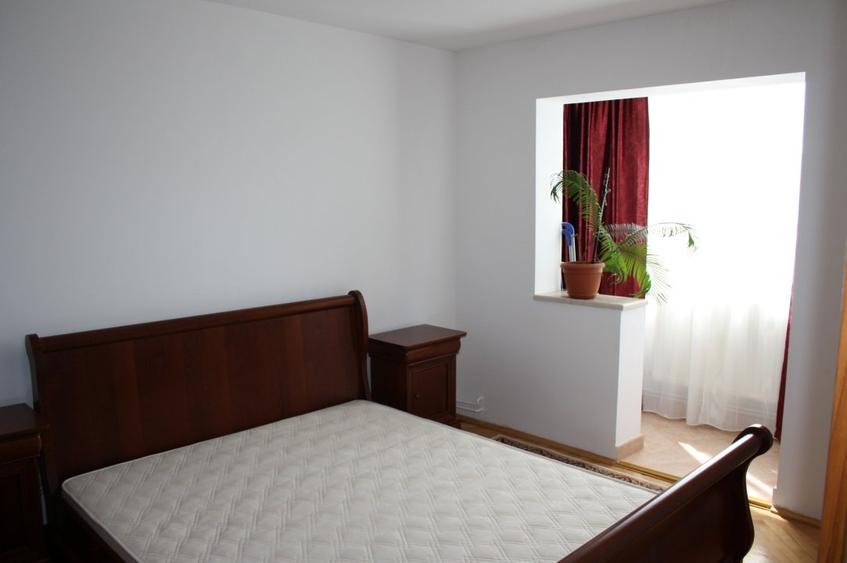 Apartament cu 3 camere decomandat, mobilat în Central