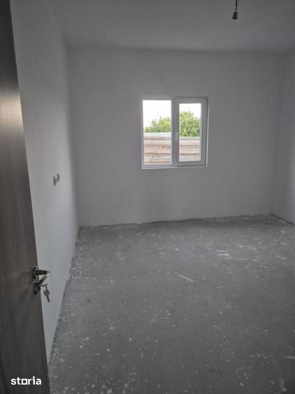 Casă cu 6 camere cu Teren 222 Mp în Lumina