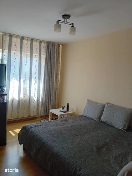 Apartament cu 4 camere decomandat în Micro 4