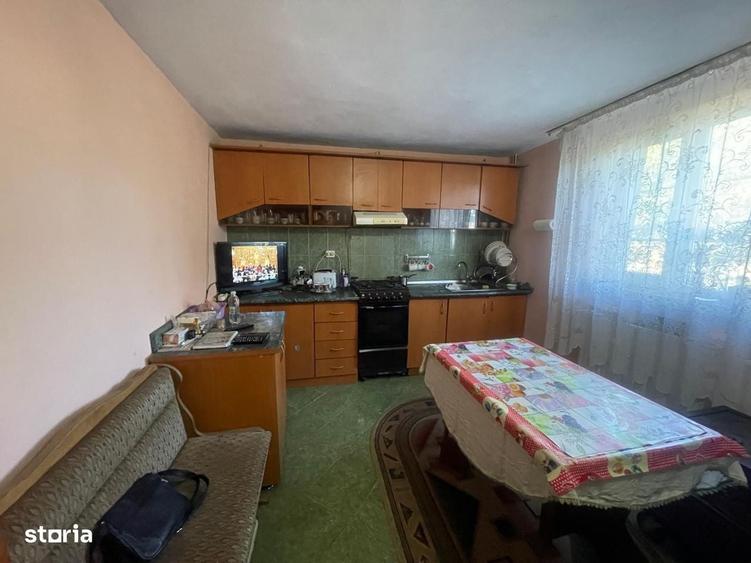 Casă cu 4 camere în Bariera Vâlcii