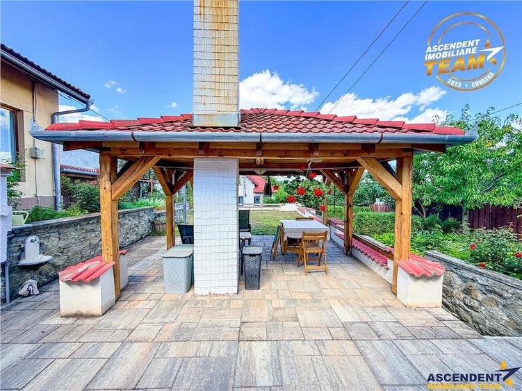 Resedinta si pentru doua familii, 217 mp utili, 6 dormitoare, curte, foisor, garaj, Central, Sfantu - 13