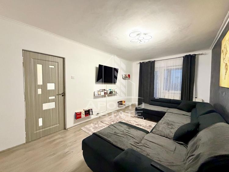 Apartament cu 3 camere decomandat, mobilat în Lipovei