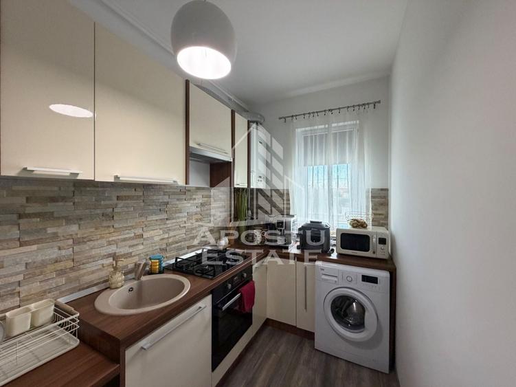Apartament cu 2 camere semidecomandat, mobilat în Dumbrăvița