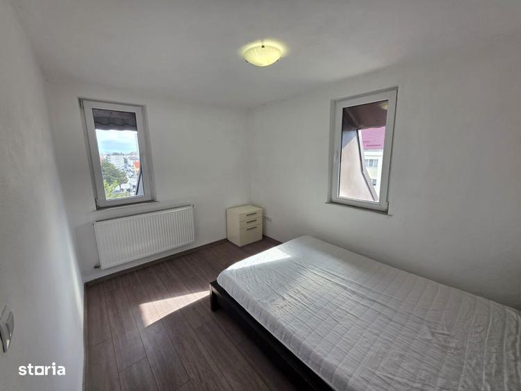 Apartament cu 3 camere semidecomandat în Independenței