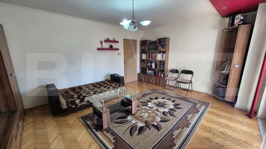Apartament cu 3 camere decomandat în Carpați 2
