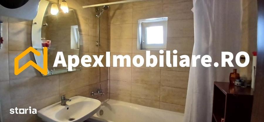 Apartament cu 3 camere semidecomandat în Grivița