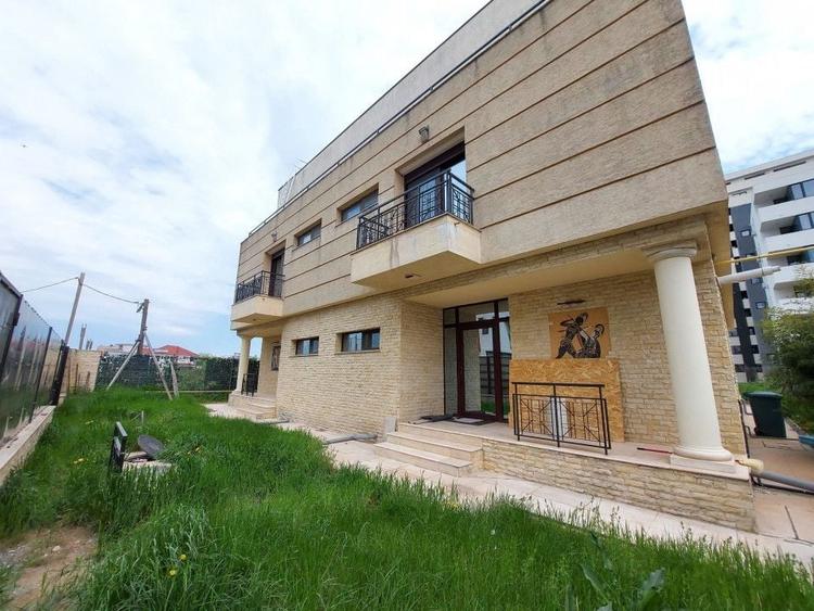 Casă individuală cu 6 camere cu Canalizare în Central