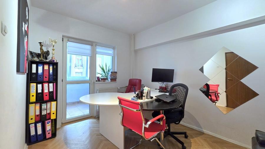 Apartament cu 4 camere decomandat în Universitate