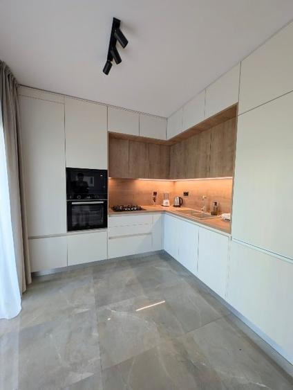 Apartament cu 3 camere decomandat, mobilat în Zorilor