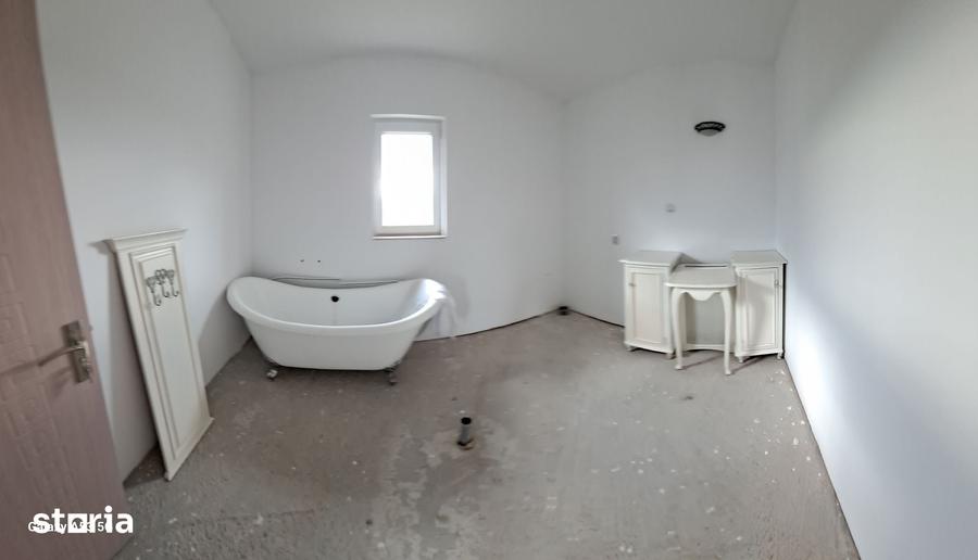 Casă cu 8 camere cu Teren 1500 Mp în Șura Mică