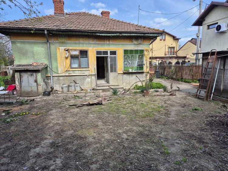 Casă cu 2 camere în Central