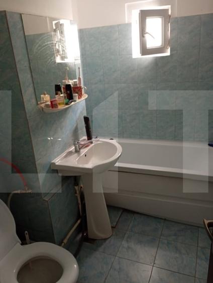 Apartament cu 2 camere semidecomandat, mobilat în Progresul II