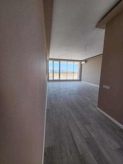 Penthouse cu 3 camere semidecomandat în Florești