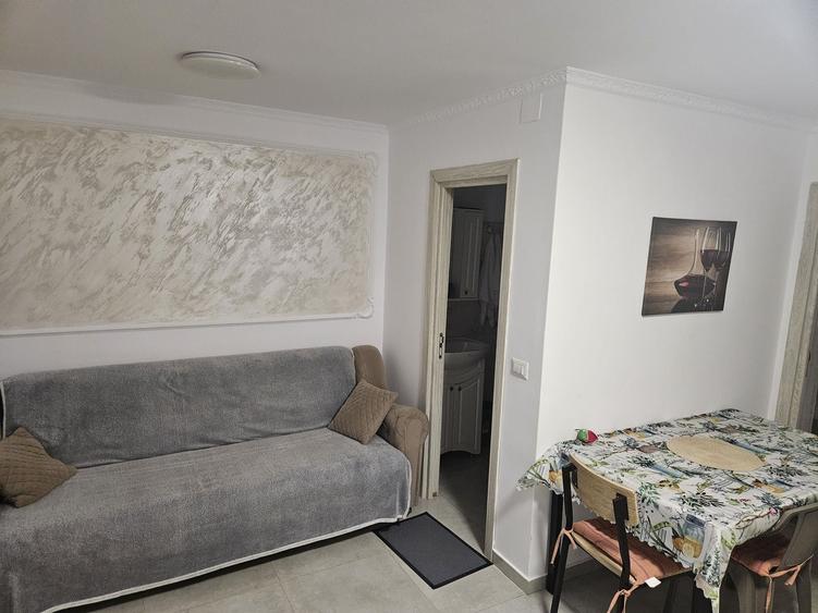 Apartament semidecomandat în Bătrânești