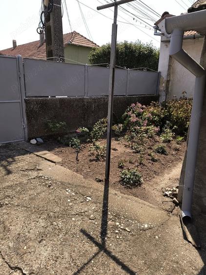 Casă cu 4 camere în Deta