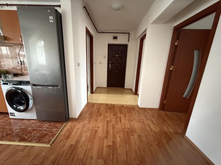 Apartament cu 3 camere decomandat în Florești