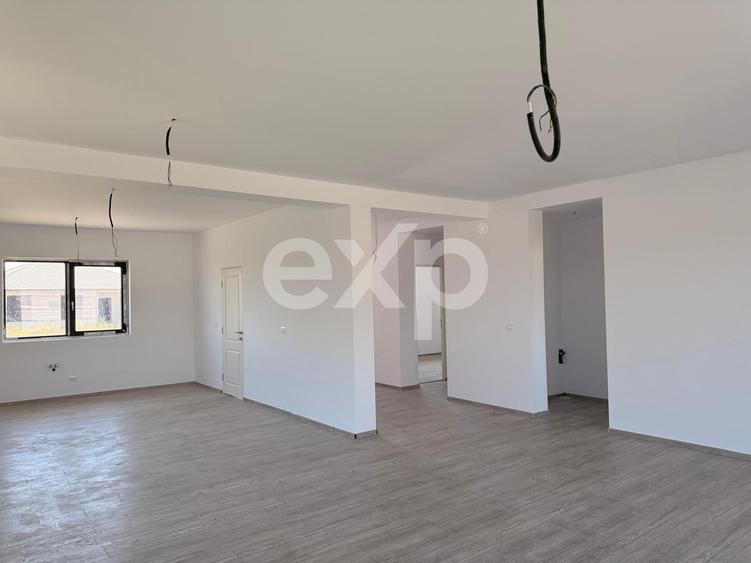 Casă individuală cu 3 camere cu Teren 360 Mp în Crevedia