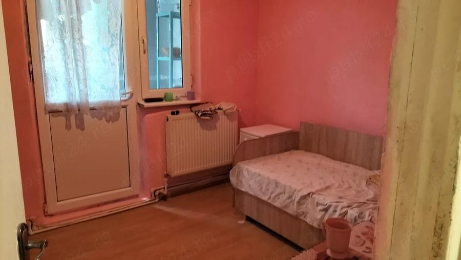 Apartament cu 4 camere decomandat în Central