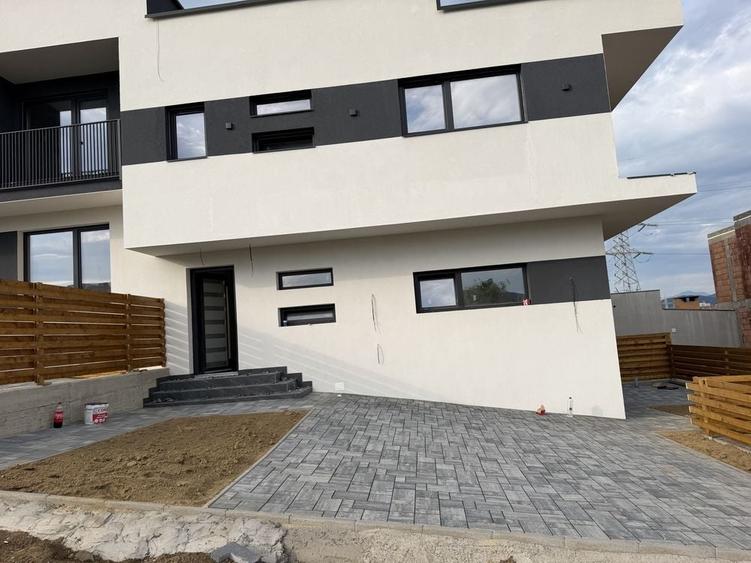 Casa cu acoperis tip Terasa cu panorama spre oras - 1