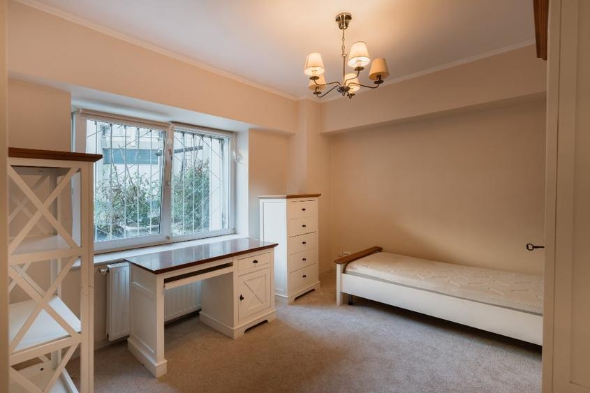Apartament cu 5 camere decomandat, mobilat în Gară