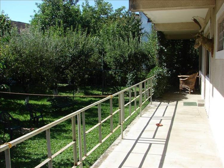 Apartament cu 4 camere decomandat, mobilat în Sub Arini