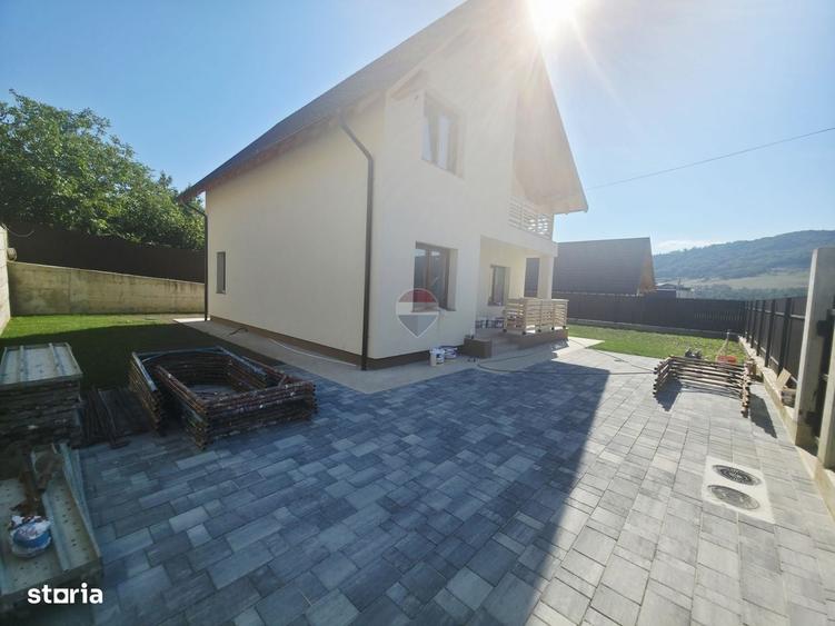 Casă cu 4 camere în Calea Romanului