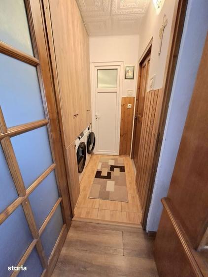 Apartament cu 2 camere semidecomandat în Craiovița Nouă