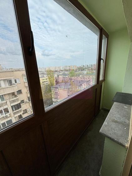 Apartament cu 3 camere decomandat, mobilat în Decebal
