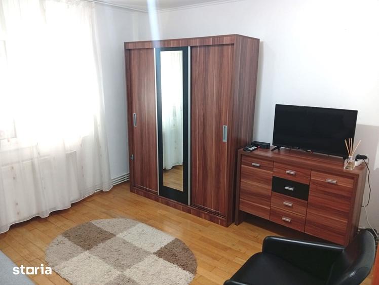 Apartament cu 3 camere decomandat în Alfa