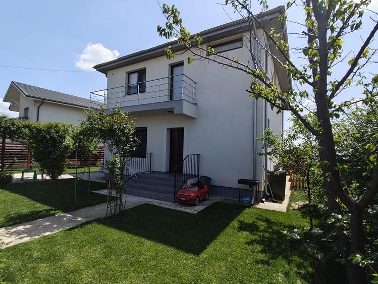 Casă individuală cu 4 camere cu Teren 380 Mp în Joița
