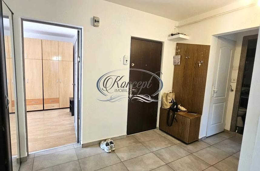 Apartament cu 3 camere decomandat în Între Lacuri