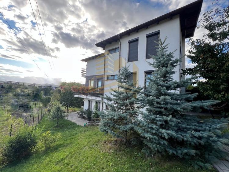 Duplex de vanzare | Dambul Rotund | Zona retrasa de la agitatia urbana - 1