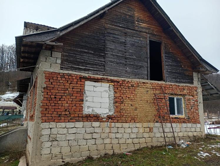 Vand casa cu fanar plus livada - 8