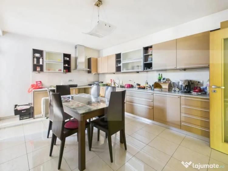 Casa compusa din doua apartamente, de vanzare, cu 8 camere, - 5