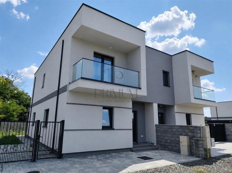 Duplex cu 4 camere cu Canalizare în Moșnița Nouă