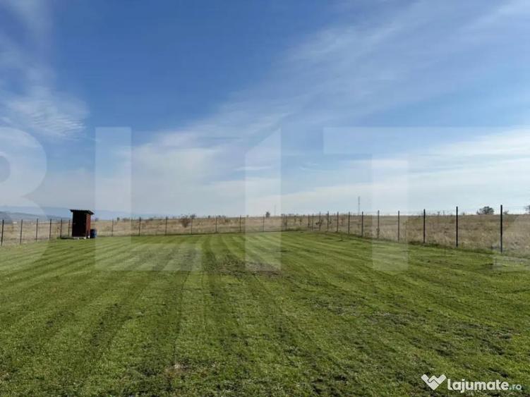 Teren intravilan imprejmuit intr-o zona panoramica - 1