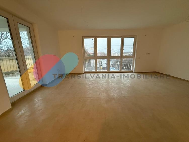 Duplex cu 4 camere cu Canalizare în Dâmbul Rotund