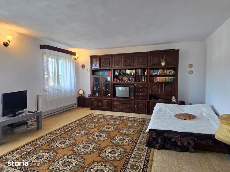 Casă cu 4 camere în Dumirești