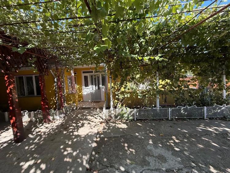 Casa de vanzare cu teren 922 mp Tecuci - 5