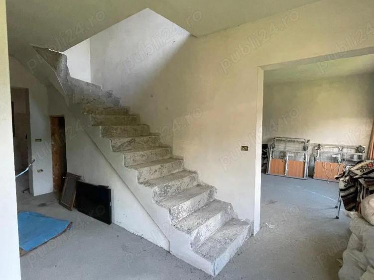 casa si teren de vanzare - 1