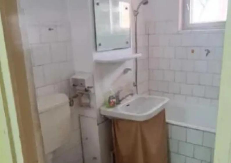 Apartament 2 camere, decomandat - zona Tractorul - 2