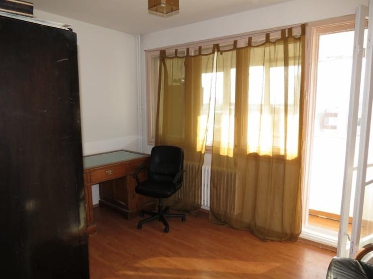 3 cam Piață Domenii/1 mai - 5