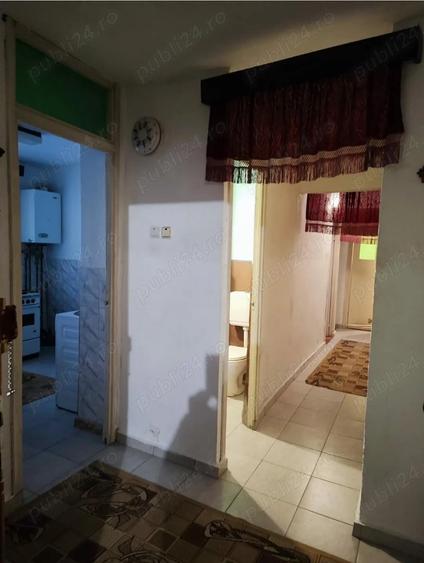 Inchiriez apartament 3 camere - 4