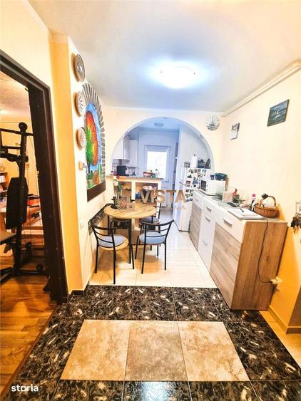 Apartament cu 3 camere decomandat, mobilat în Florilor